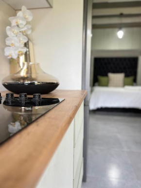 Luxury apt walk to Melrose Arch 10